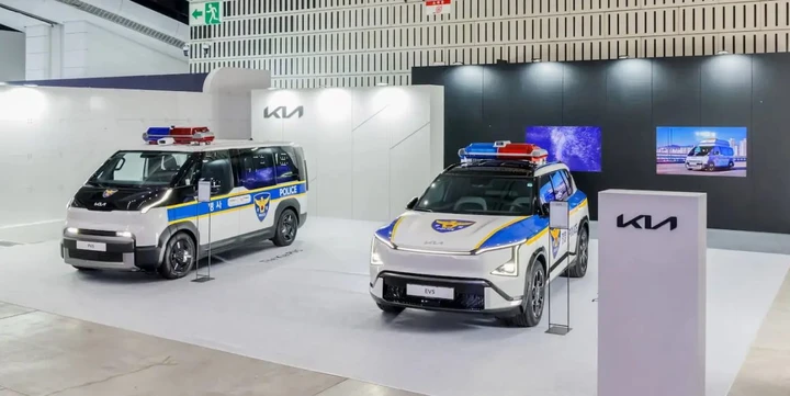 Kia EV5 e PV5 diventano auto della polizia: c'è anche un drone
