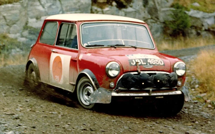 Mini, buon compleanno: i 66 anni di un'icona nata dalla crisi