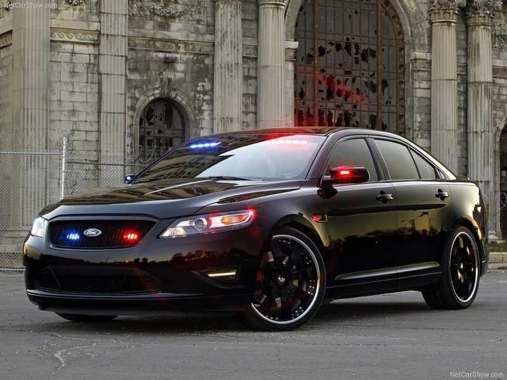La volante della Polizia Usa in versione dark