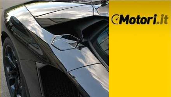 Una supercar in prova su Motori.it