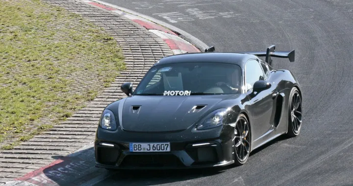 Porsche Cayman GT4 RS: foto spia dal Nurburgring