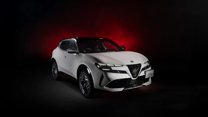 Alfa Romeo Junior strega il Giappone: arriva la rarissima Edizione Bianco