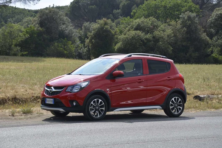 Opel Karl Rocks 1.0 75 CV, la prova su strada