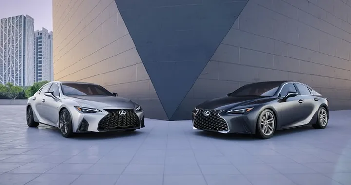 Lexus IS: ecco il restyling 2020
