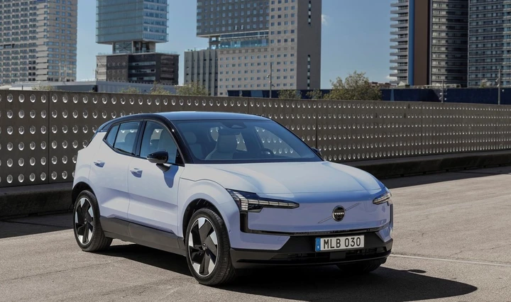 Volvo EX30: piccolo SUV, grandi innovazioni