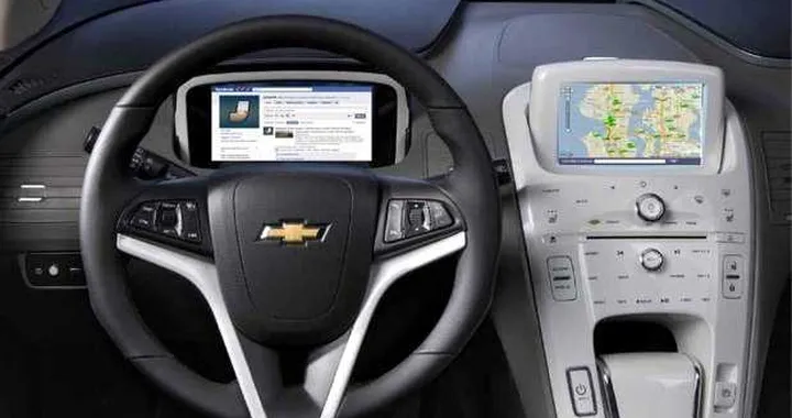 Facebook: anche in auto con General Motors
