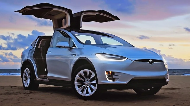 Tesla: arriva l’aggiornamento numero 9 del sistema operativo