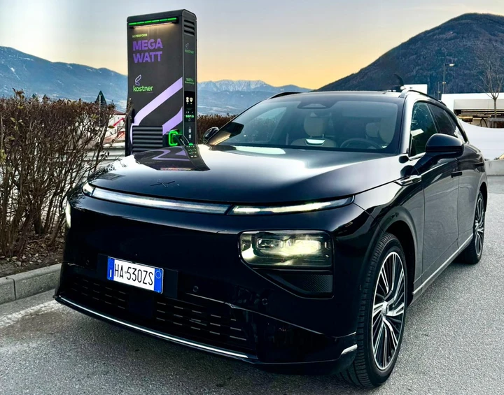 XPENG G9 MY26 da record: 100 km in 3 minuti di ricarica