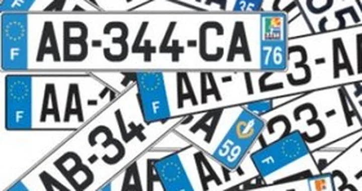 Targhe francesi come quelle italiane: è caos