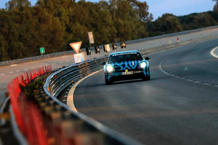 Porsche Taycan, test 24 ore a Nardò