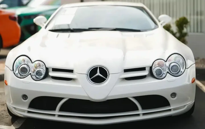 Questa Mercedes SLR McLaren contiene un orologio TAG Heuer da 20.000 dollari