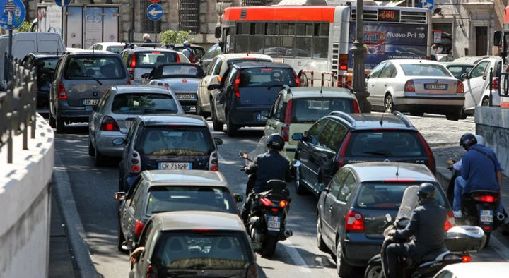 Traffico: per l'Istat meno auto in circolazione