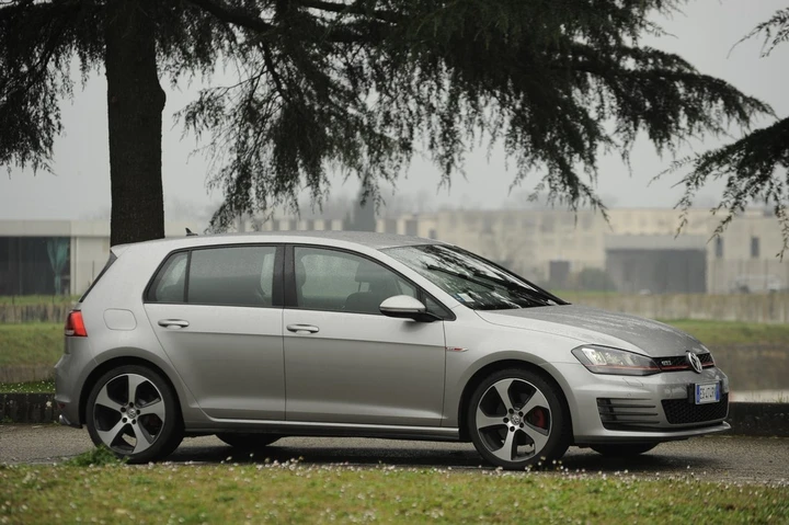 Volkswagen Golf GTI BlueMotion: la prova su strada e in pista