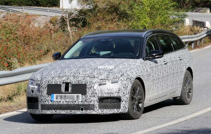 Jaguar XF Sportbrake: le foto spia del restyling