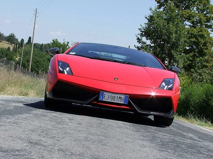 Lamborghini Gallardo Super Trofeo Stradale la prova su strada