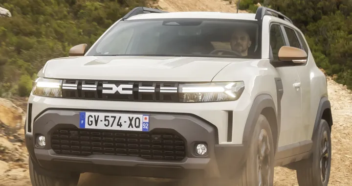 Dacia Duster Hybrid 140, la promozione shock per spaccare il mercato