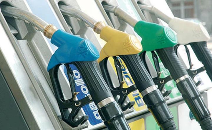 Crolla il prezzo del petrolio, carburanti al ribasso. Dove conviene fare benzina