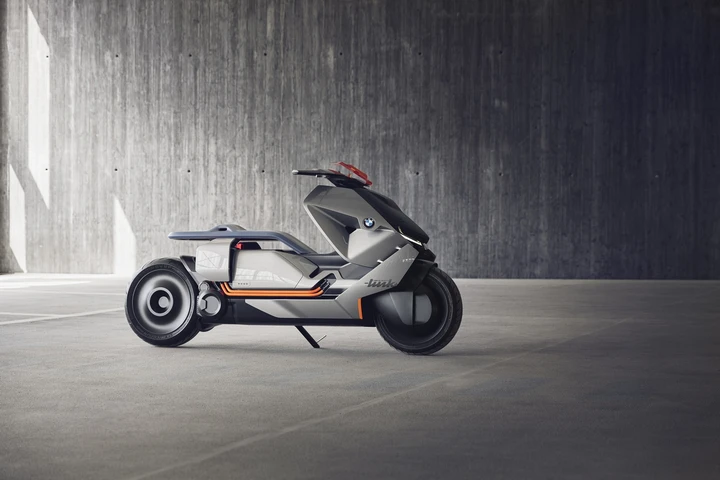 BMW Concept Link, lo scooter del futuro a Villa d’Este
