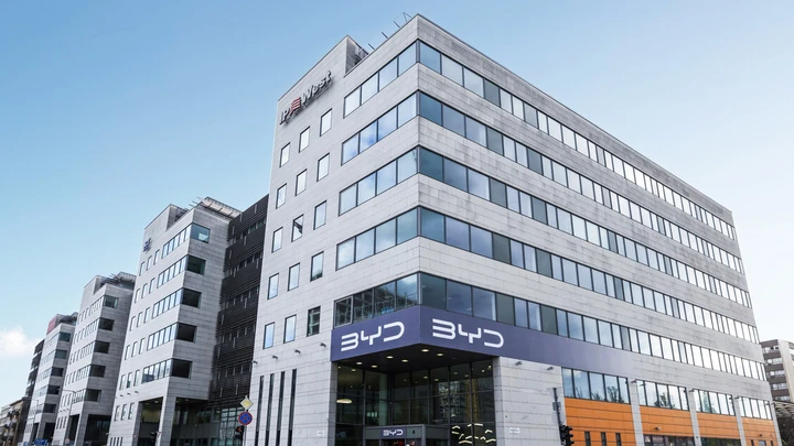 BYD, le mani sull'Europa aggirando i dazi grazie a Budapest