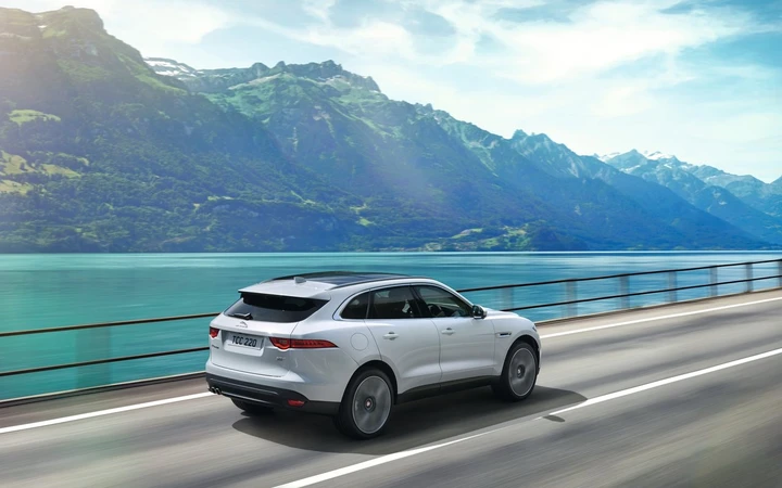 Jaguar F-Pace: le immagini ufficiali