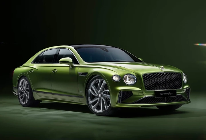 Bentley Flying Spur Speed 2024: l'ammiraglia del lusso evolve verso l'ibrido ad alte prestazioni