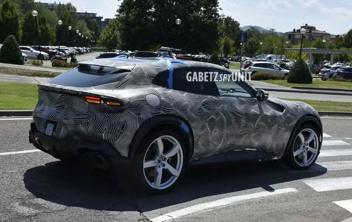 Ferrari Purosangue, test misteriosi: arrivano nuovi ADAS?