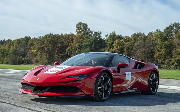Le auto premiate da UIGA vestono Alcantara: immagini ufficiali
