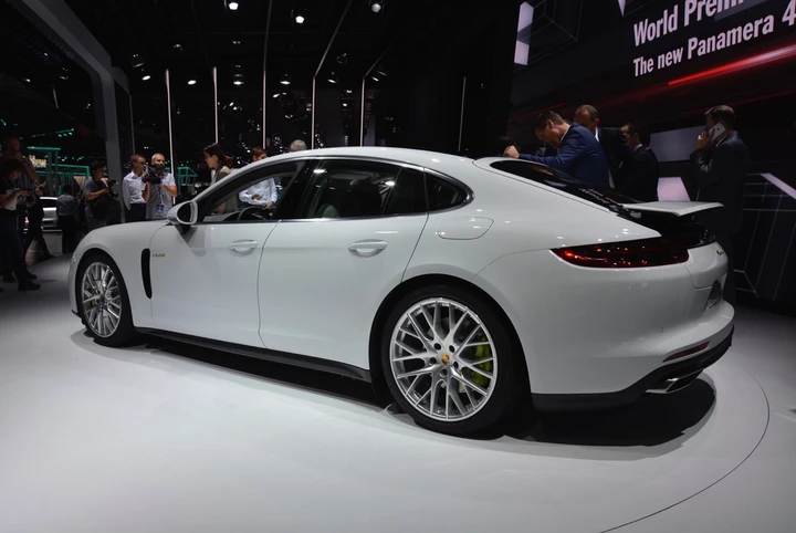 Porsche Panamera Hybrid al Salone di Parigi 2016