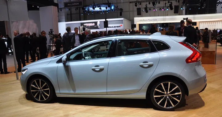 Volvo V40 Restyling: il debutto a Ginevra 2016