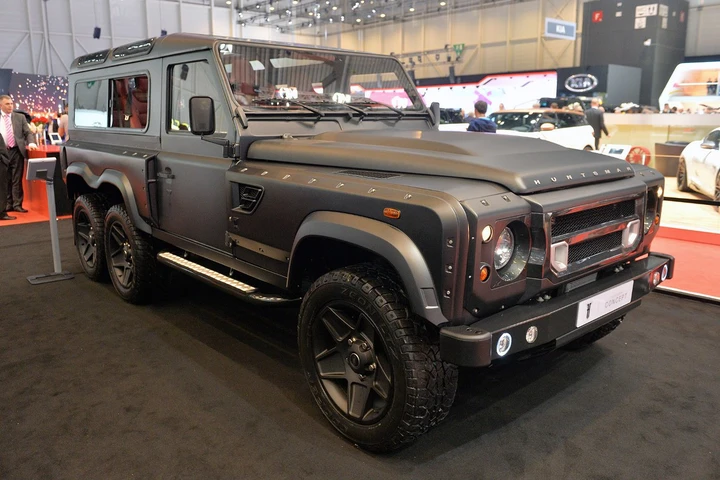 Land Rover Defender Flying Huntsman 6x6 by Kahn Design a Ginevra 2015