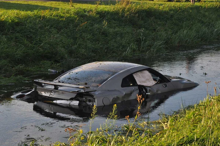 Incidente Nissan GT-R: la supercar finisce nel fiume