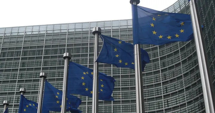 Auto connesse, elettriche e autonome: l'UE svela un piano da 50 miliardi di euro