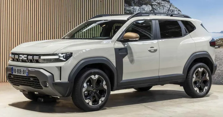 Dacia Duster 2026: 1.380 km di autonomia e rate da 90 euro al mese
