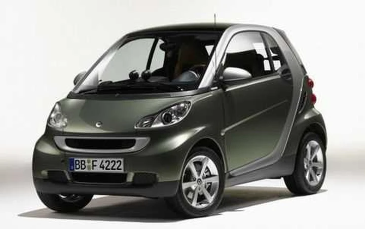 Truffa online: compra una Smart, ma è rubata