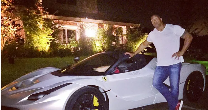 The Rock non entra nella LaFerrari (e si lamenta su Instagram)