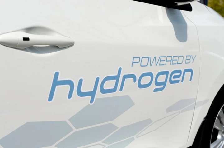 Hyundai studia la 