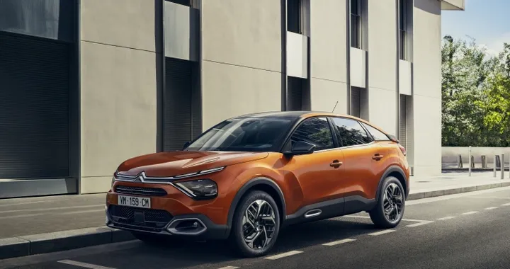 Citroën C4 e ë-C4 elettrica: prezzi da 22.900 euro