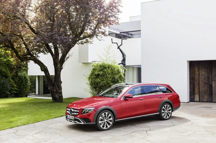 Mercedes Classe E All-Terrain: le immagini ufficiali
