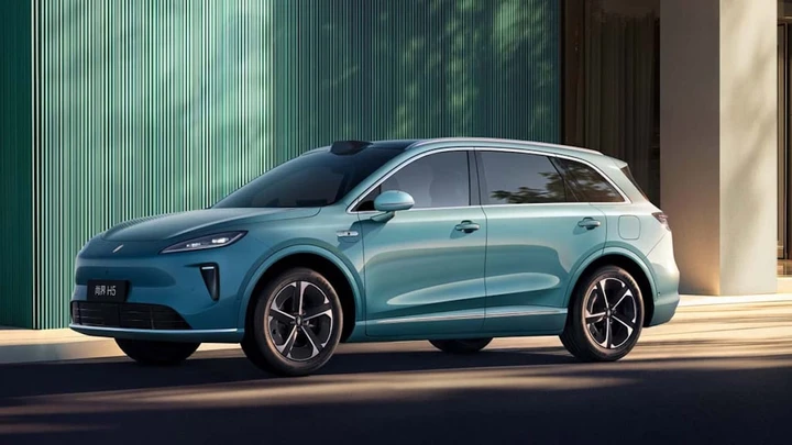 Huawei e SAIC lanciano Shangjie H5: il SUV smart che costa meno di 20.000 euro