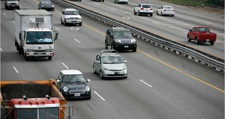Google: ecco l'auto che si guida da sola
