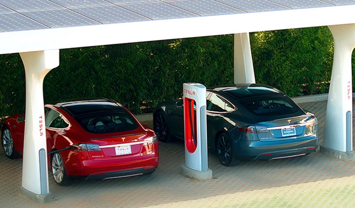 Auto elettriche: punti di ricarica in ogni edificio entro il 2019?