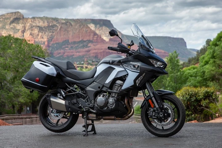 Kawasaki Versys 650 e 1000: kit di viaggio in omaggio