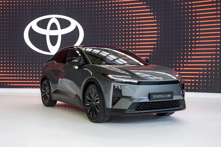 Toyota C-HR+, il SUV diventa elettrico: fino a 600 km di autonomia