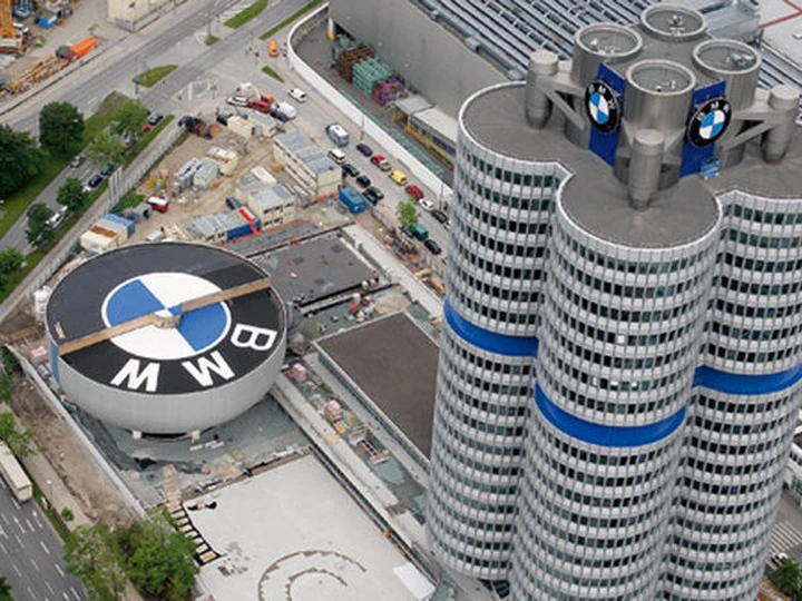 BMW, dal prossimo anno addio al cambio manuale