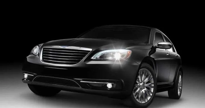 Chrysler 200: ecco le immagini ufficiali