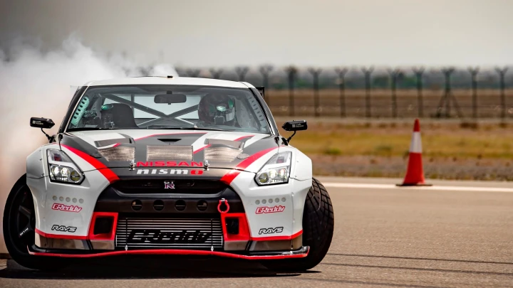 Nissan GT-R: drift da record a 304,96 km/h