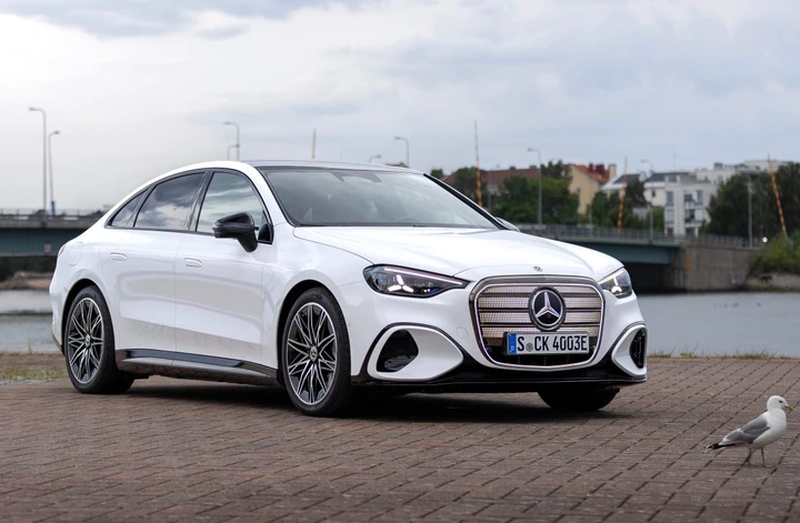Mercedes C-Class EV 2026: 800 Volt, 330 kW di ricarica e 762 km