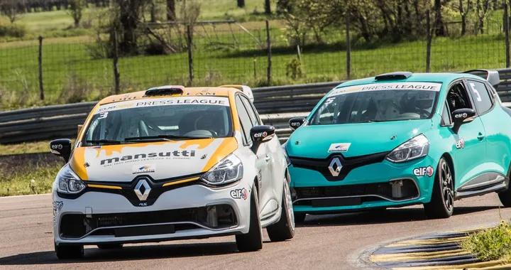 Come guidare un’auto da corsa