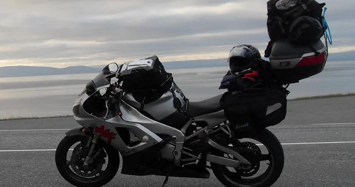 Come legare i bagagli alla moto: la nostra guida