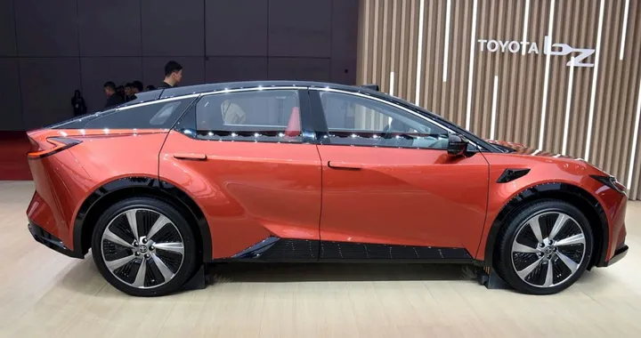Toyota bZ5: il nuovo SUV elettrico che sfida Tesla in Cina